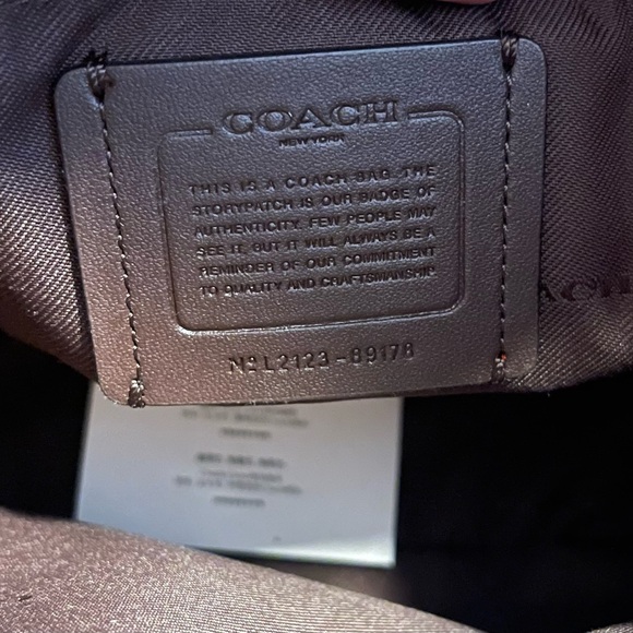 ❤️SOLD❤️Pre-Loved 2021 Coach Black Leather Bag with gold tone chain attached. - Picture 5 of 12